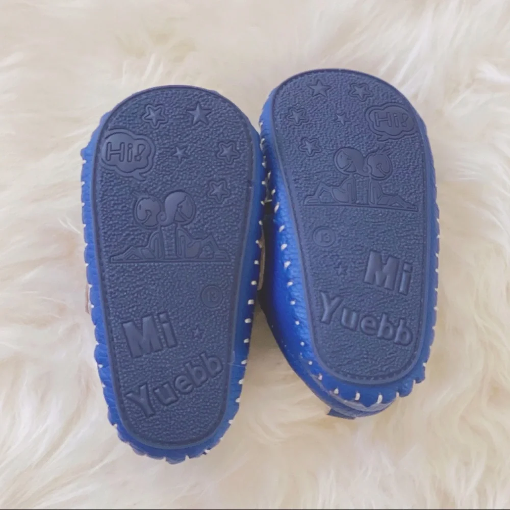Non slip infant shoes with cars